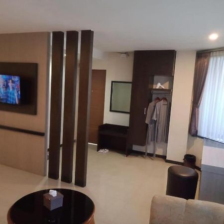 อเล็กซานเดอร์ โฮเต็ล เตกัล Hotel ภายนอก รูปภาพ