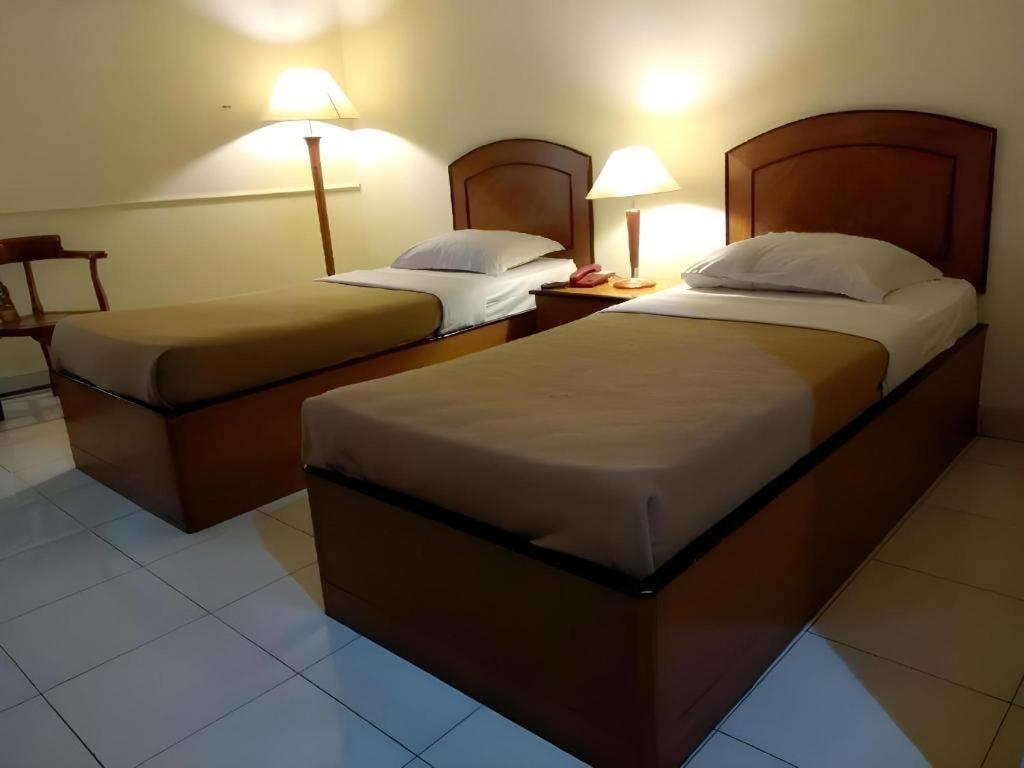 อเล็กซานเดอร์ โฮเต็ล เตกัล Hotel ภายนอก รูปภาพ
