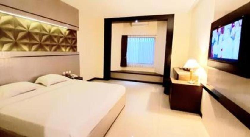 อเล็กซานเดอร์ โฮเต็ล เตกัล Hotel ภายนอก รูปภาพ
