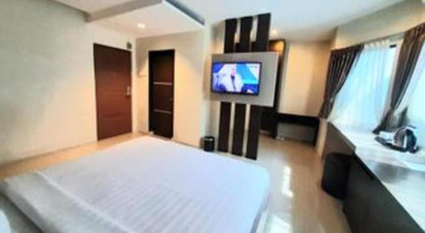 อเล็กซานเดอร์ โฮเต็ล เตกัล Hotel ภายนอก รูปภาพ