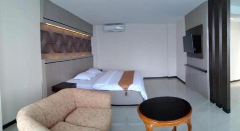 อเล็กซานเดอร์ โฮเต็ล เตกัล Hotel ภายนอก รูปภาพ