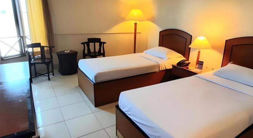 อเล็กซานเดอร์ โฮเต็ล เตกัล Hotel ภายนอก รูปภาพ