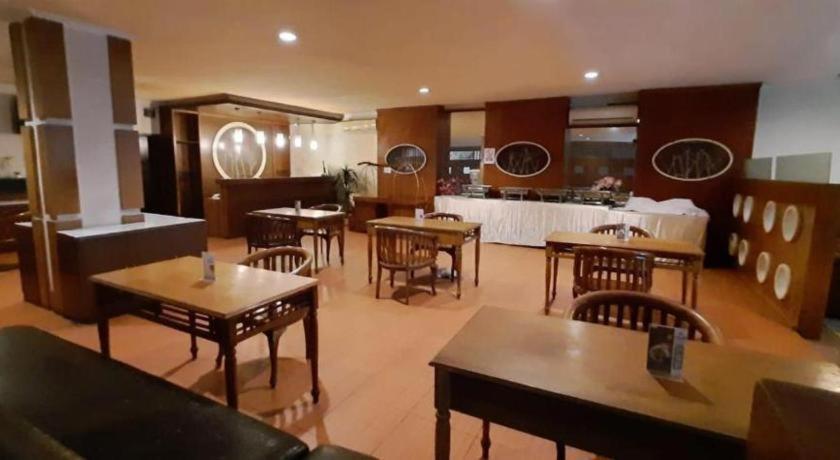 อเล็กซานเดอร์ โฮเต็ล เตกัล Hotel ภายนอก รูปภาพ