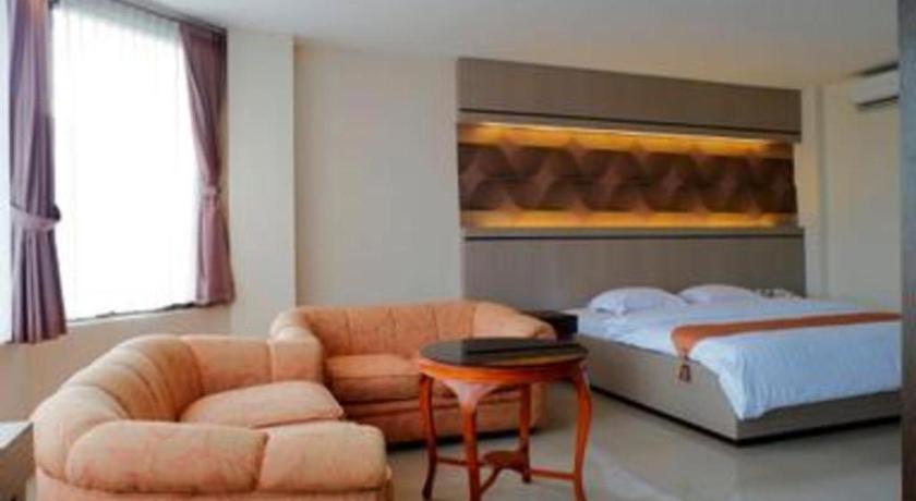 อเล็กซานเดอร์ โฮเต็ล เตกัล Hotel ภายนอก รูปภาพ