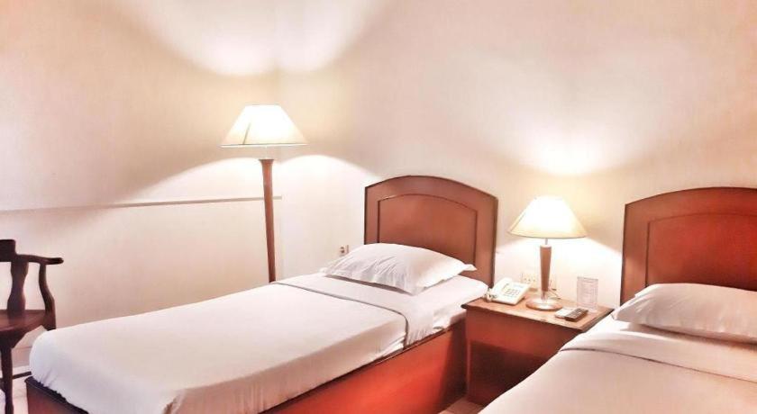 อเล็กซานเดอร์ โฮเต็ล เตกัล Hotel ภายนอก รูปภาพ