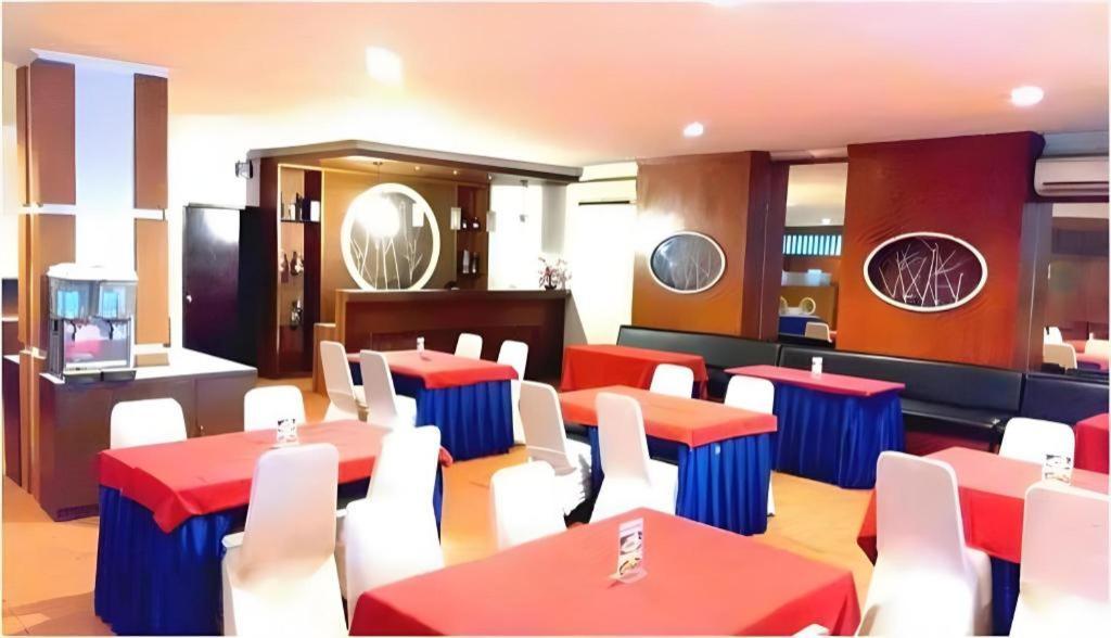 อเล็กซานเดอร์ โฮเต็ล เตกัล Hotel ภายนอก รูปภาพ